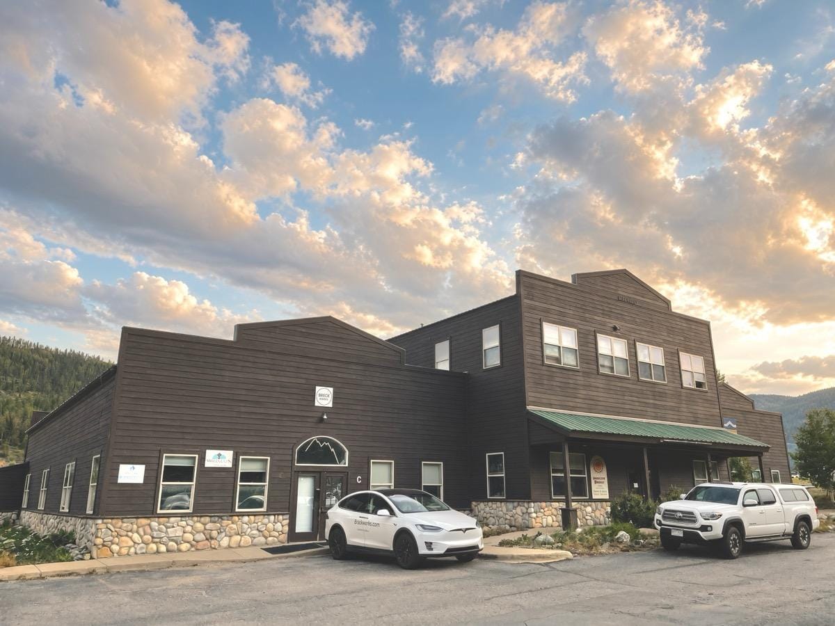 Free street parking available around the building on Airport Road. The free Grey Line bus stops right in front for easy access to downtown Breckenridge. Free street parking available around the building on Airport Road. The free Grey Line bus stops right in front for easy access to downtown Breckenridge.